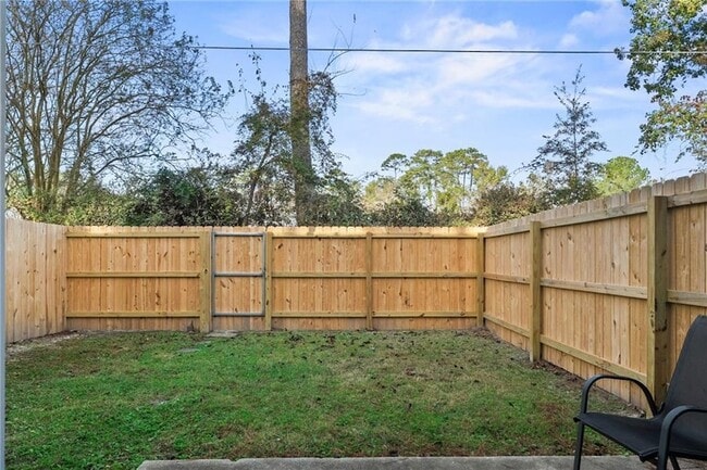 Building Photo - 520 Cedarwood Dr