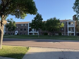 Building Photo - 341 Prairiewood Cir S