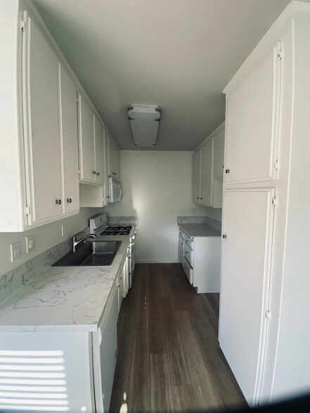 Building Photo - Clear Valley Apartments