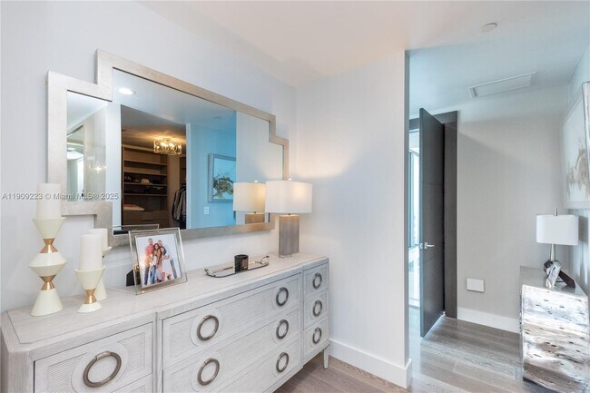 Building Photo - 17475 Collins Ave