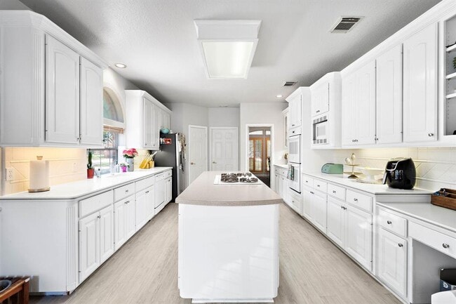 Building Photo - 3719 Emerald Falls Dr