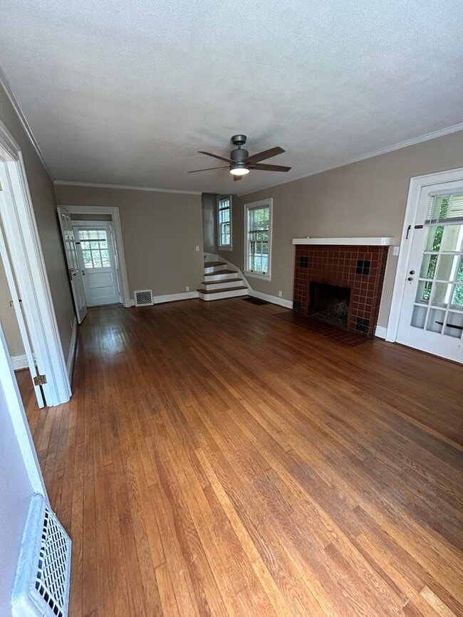 Building Photo - Charming 1920s Home in Five Points – Available April 4th