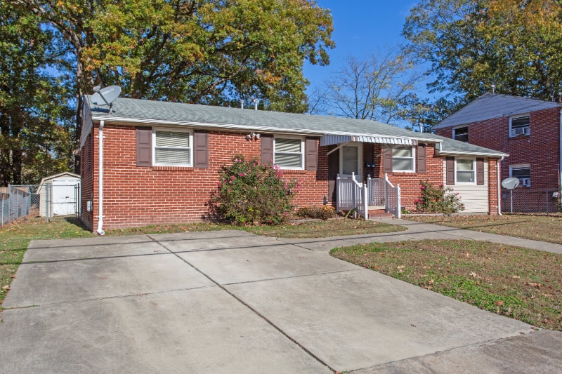 Building Photo - 1409 Seward Dr