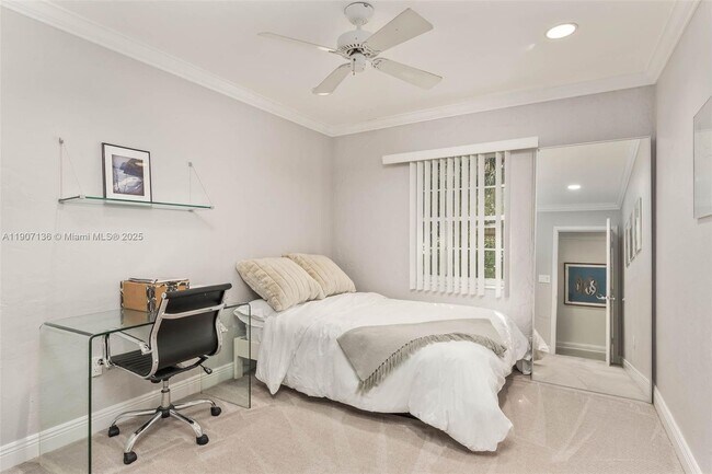 Building Photo - 9240 SW 69th Ct