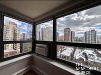 Building Photo - 445 W Wellington Ave