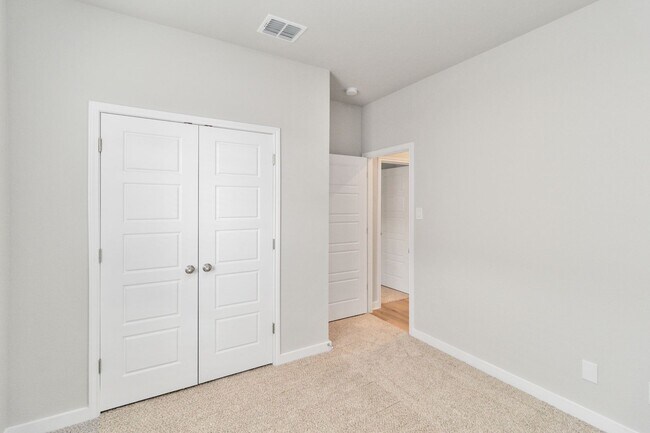 Building Photo - Brand New Luxury Duplex Available Today