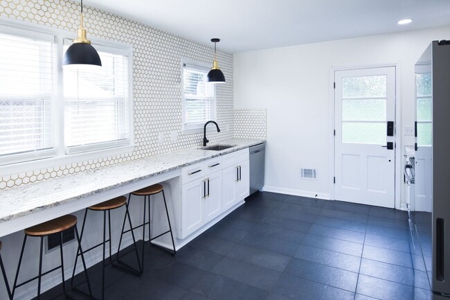 Building Photo - 5 Bedroom || 2 Bathroom - Single Family Ho...