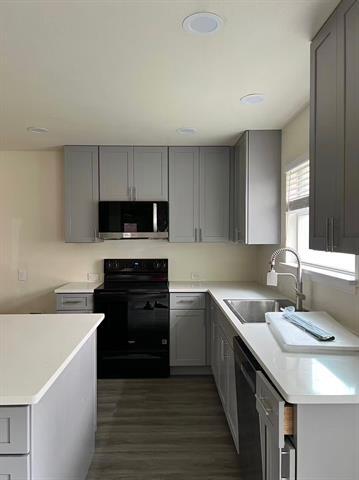Building Photo - 9221 Goldenview Dr