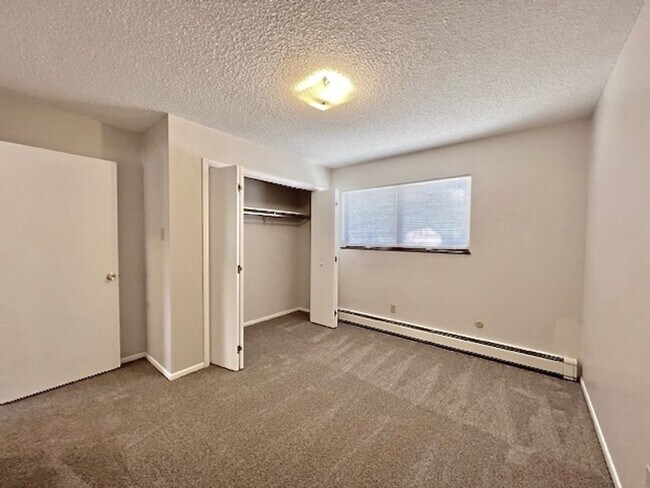 Building Photo - 6455 Yvonne Way