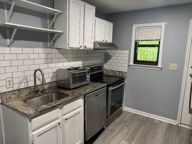 Building Photo - 575 Springwood Dr