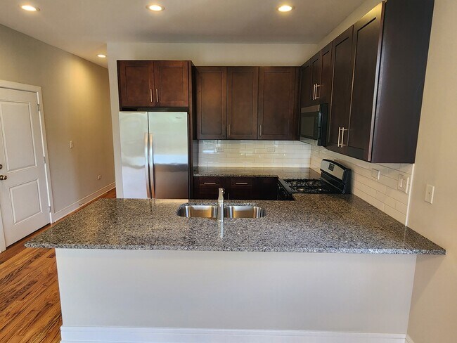 Building Photo - 857 E 63rd Pl