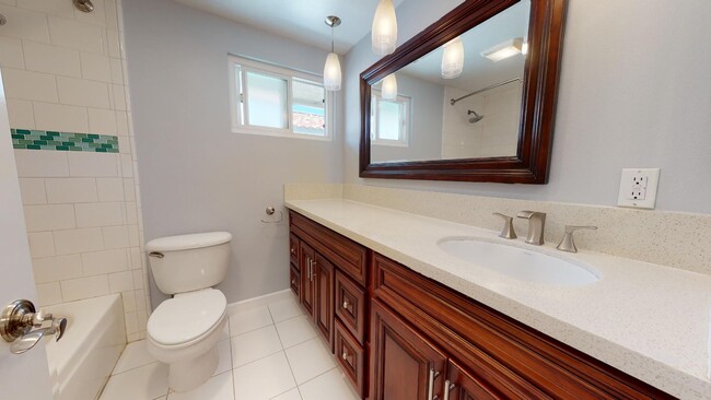 Building Photo - Beautiful 4 bedroom 3 bath House in Manhattan Beach