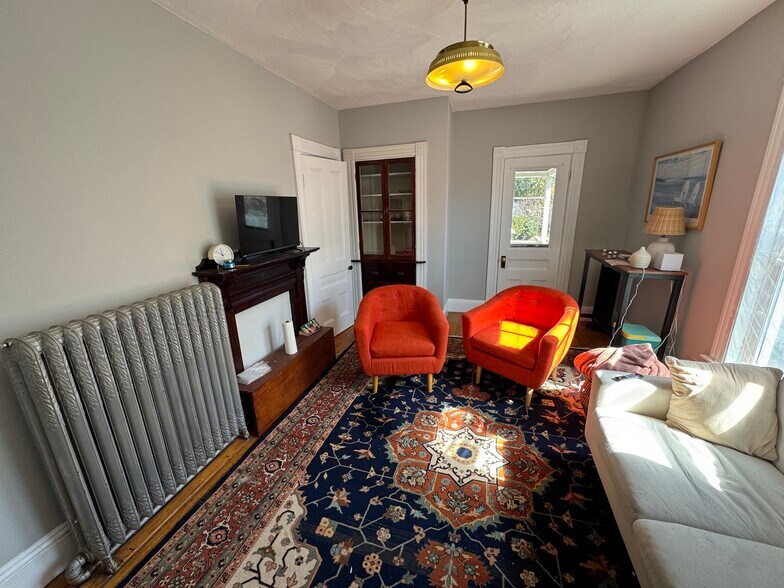 Building Photo - 211 Holland St