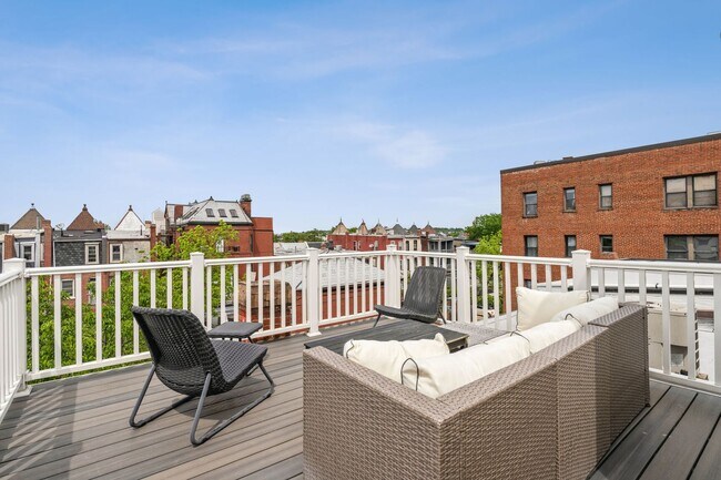 Building Photo - Beautiful 3br/4ba Columbia Heights Home wi...
