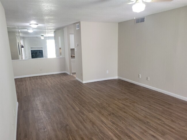 Building Photo - 9700 Leawood Blvd