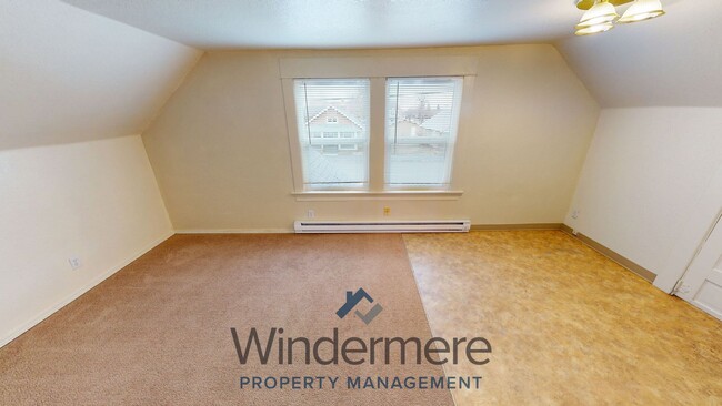 Building Photo - 210-212 W Whitman Dr