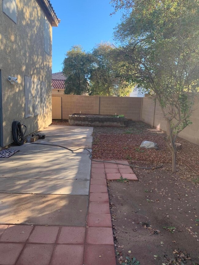 Building Photo - 2277 E Palm Beach Dr