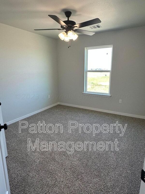 Building Photo - 14100 Daisy-