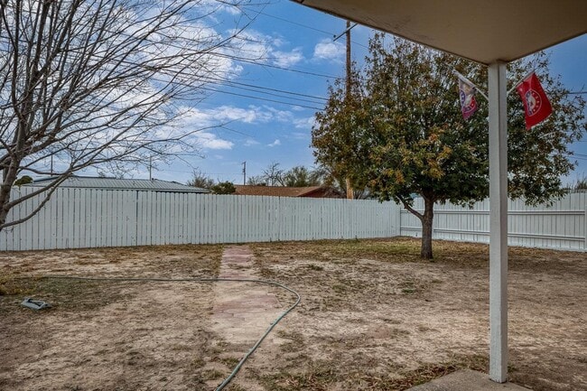 Building Photo - 718 Sage Dr