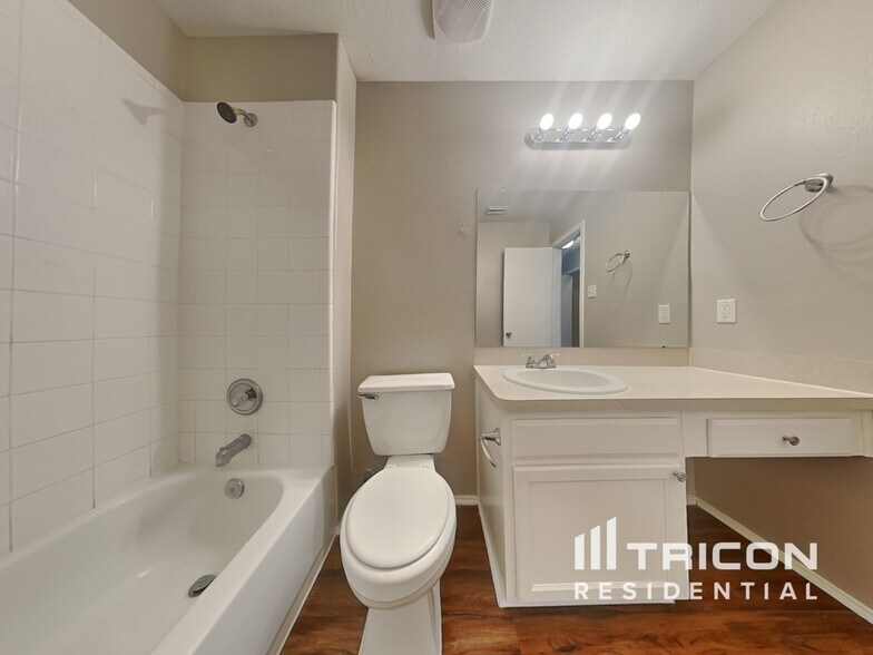 Building Photo - 16783 Fallen Timbers Dr