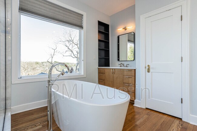 Building Photo - 2003 Newning Ave