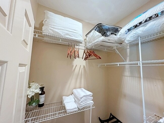 Building Photo - 11831 Thornberry Ln