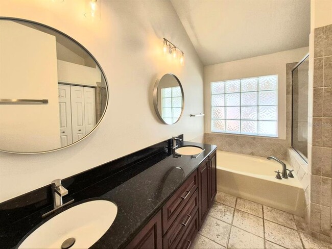 Building Photo - 2214 Green Oaks Ln