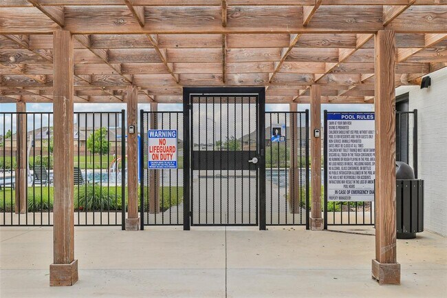 Building Photo - 528 Evergreen Sumac Lp