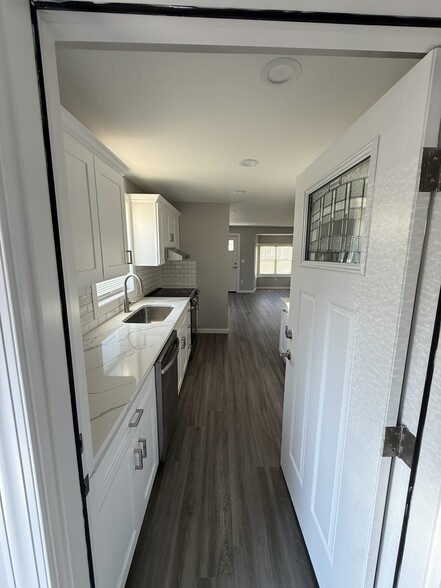 Building Photo - 24 Canal St