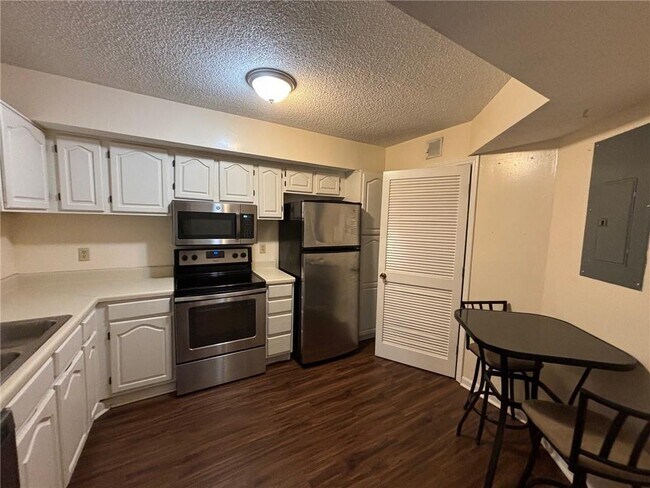 Building Photo - 544 McGill Pl NE