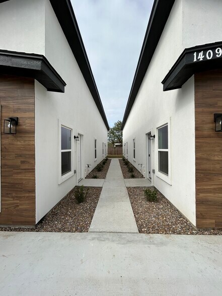 Building Photo - 1409 S Michigan St