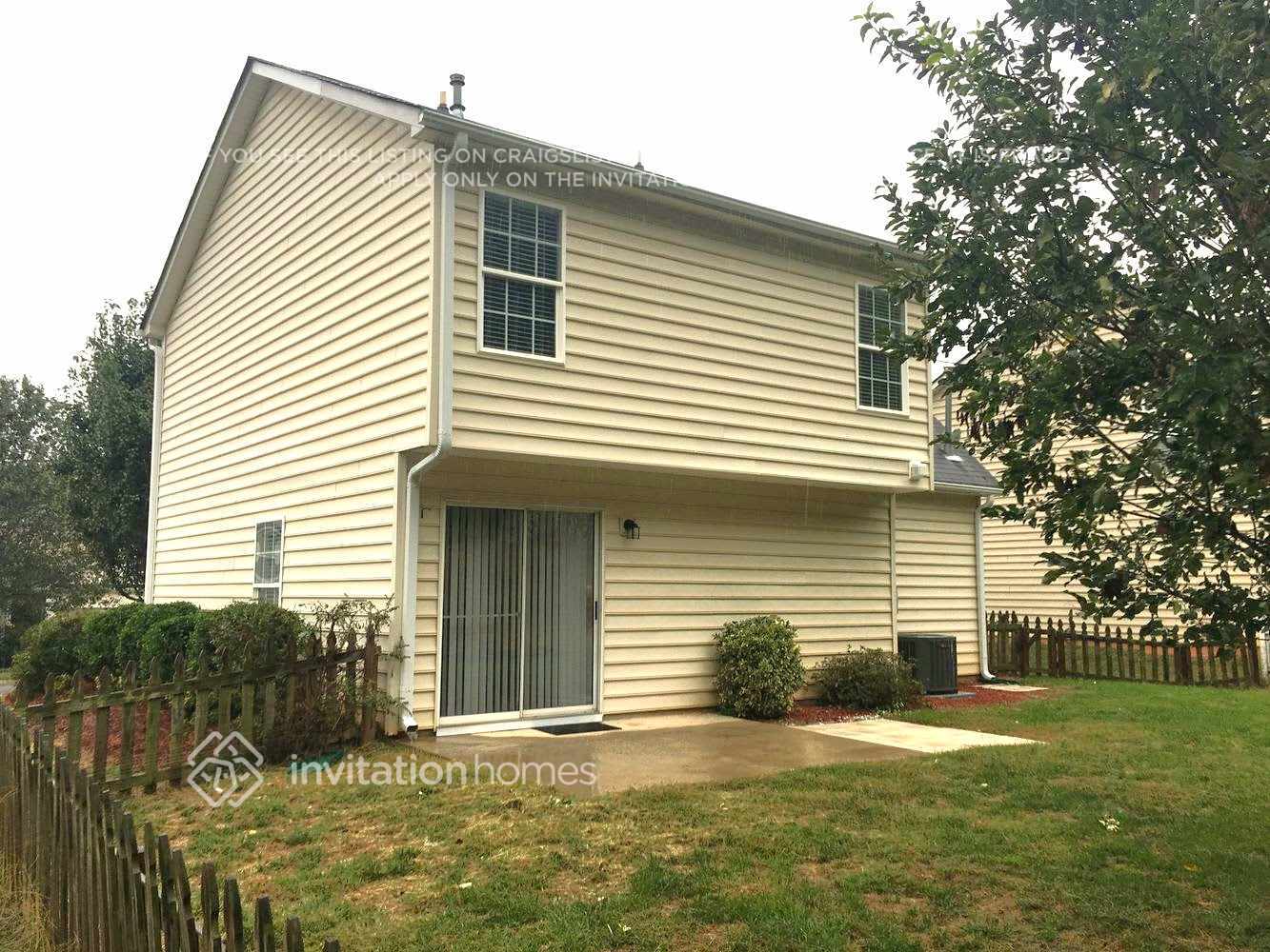 Building Photo - 8142 Chatham Oaks Dr