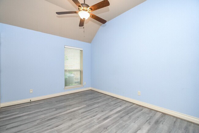 Building Photo - 2911 Village Brook Ln
