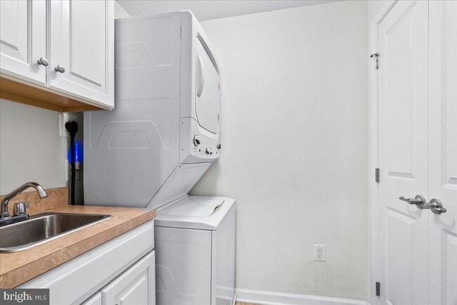 Building Photo - 6412 Walcott Ln