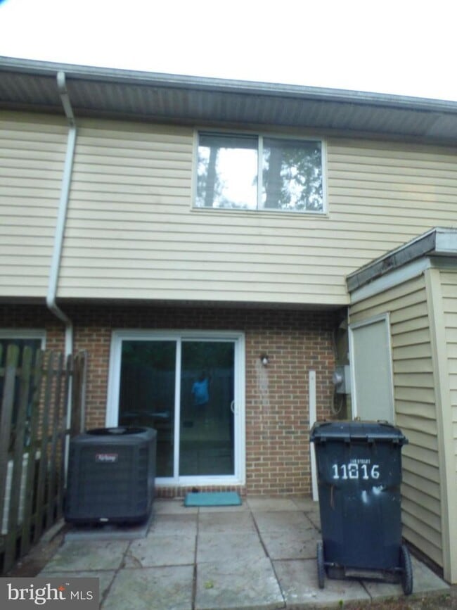 Building Photo - 11816 Oak Manor Dr