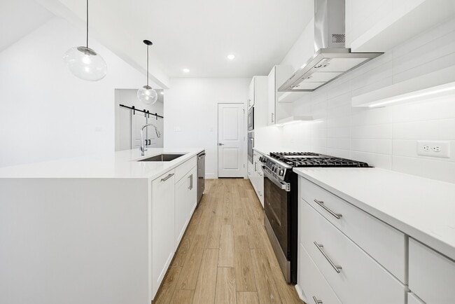 Building Photo - 7930 Palm Glade Dr