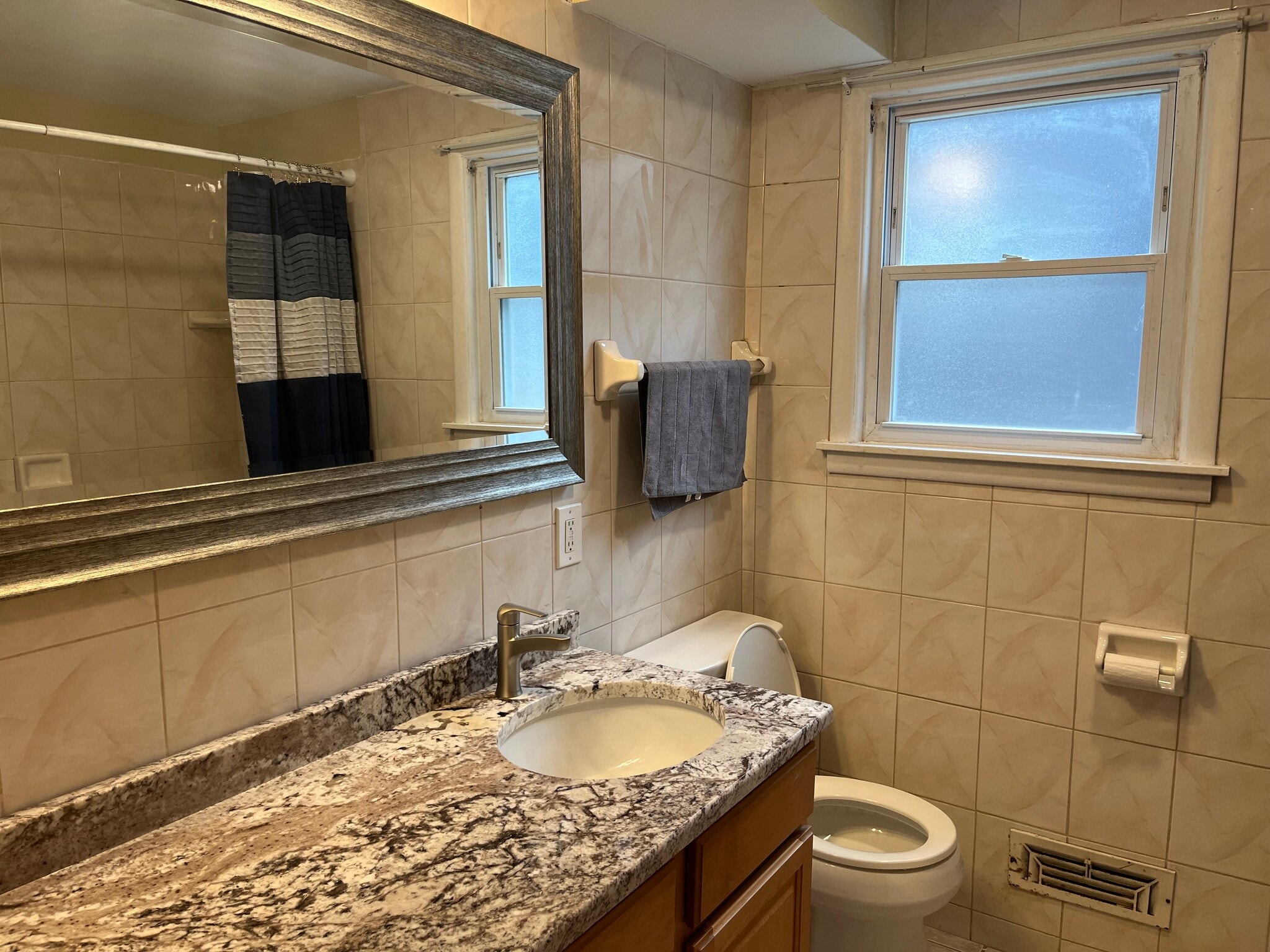 Building Photo - 301 Roosevelt Ave