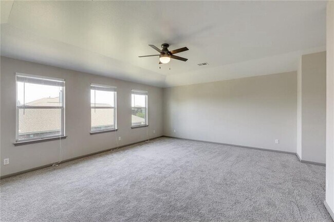 Building Photo - 15113 Fernhill Dr