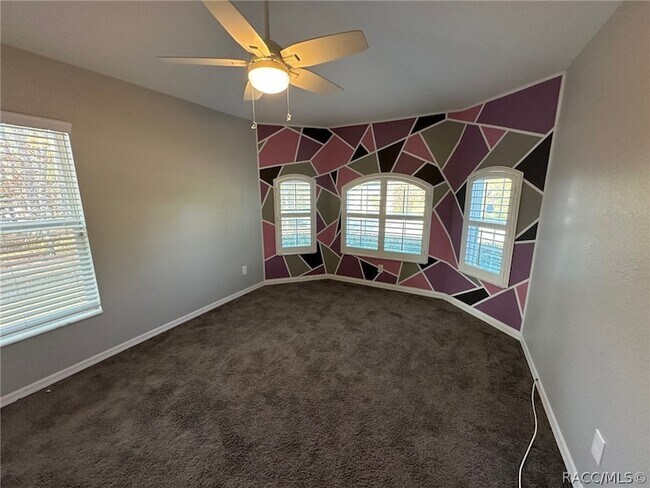 Building Photo - 5825 N Larkspur Way