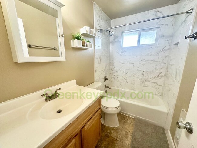 Building Photo - Wow! Spacious, Move-in Ready 2-bedroom 1-b...