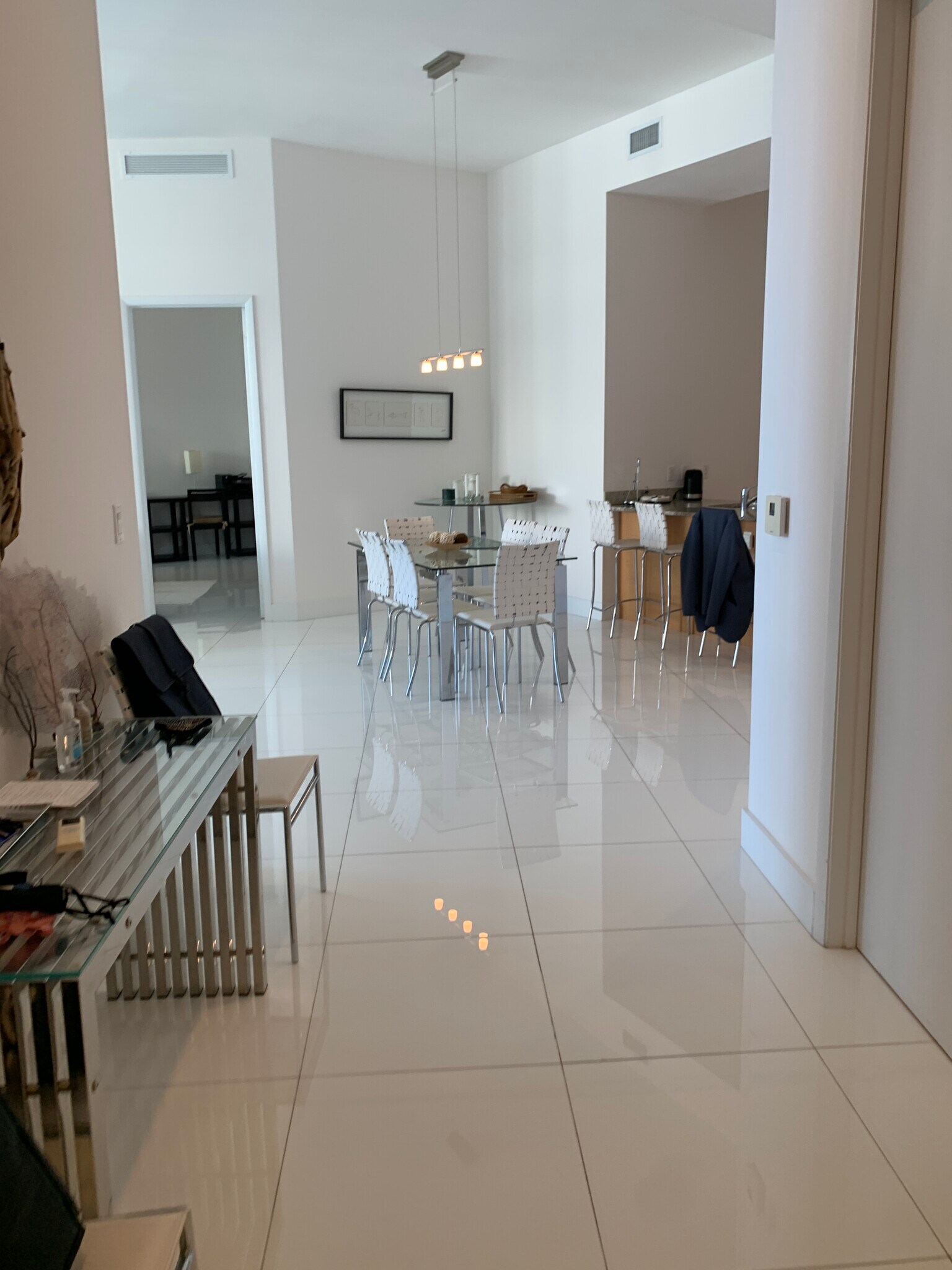 Building Photo - 15811 Collins Ave