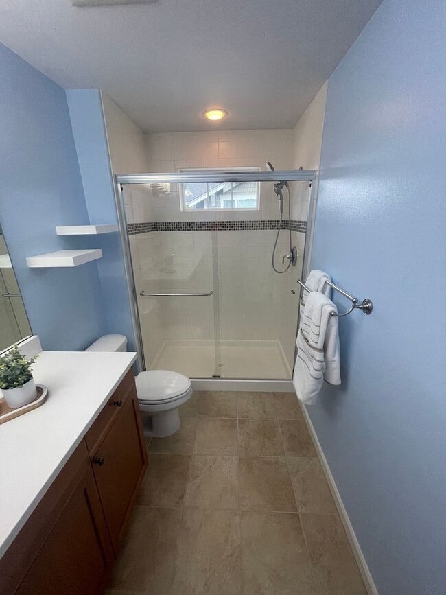 Building Photo - Spacious 3BD/2.5BTH Available for Lease in...