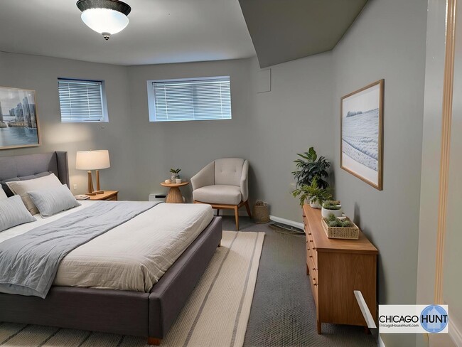 Building Photo - 4877 N Ashland Ave