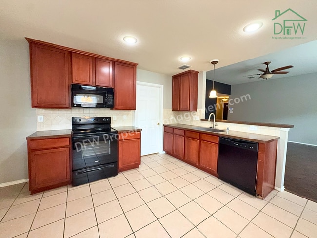 Building Photo - Charming 3 Bed / 2 Bath Home for Lease in Heritage Glen — Fort Worth