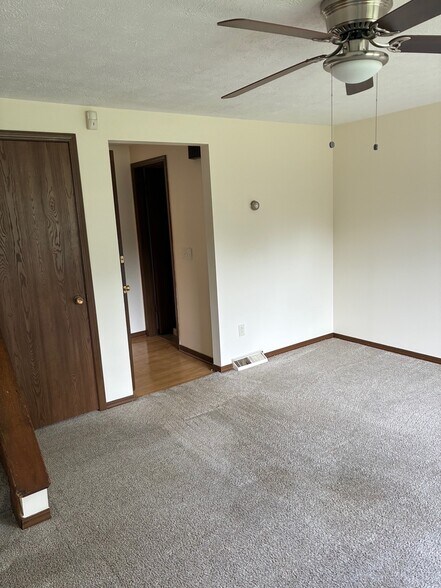 Building Photo - 2934 Thackeray Ave NW
