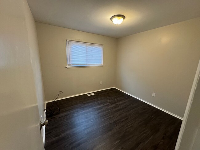 Building Photo - 3 Bed, 1 Bath Ranch with Basement and Atta...