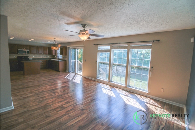 Building Photo - 6927 Erie Dr