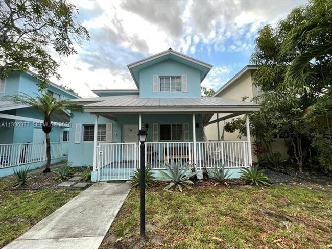 Building Photo - 325 NW 19th Ln