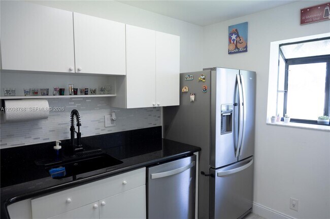 Building Photo - 508 Gardens Dr