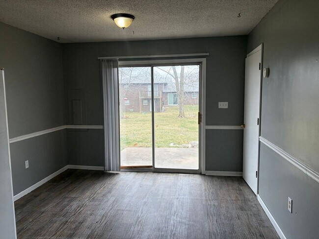 Building Photo - 4632-4634 Southampton Ct